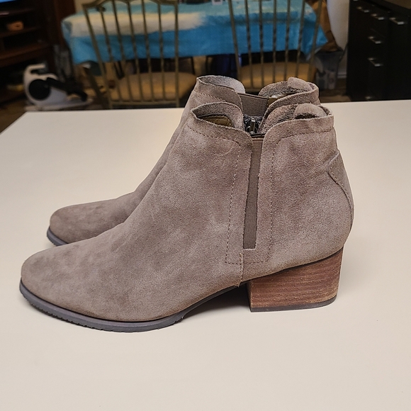 Blondo Shoes - Blondo Valli Suede side zip ankle boots size 8 1/2